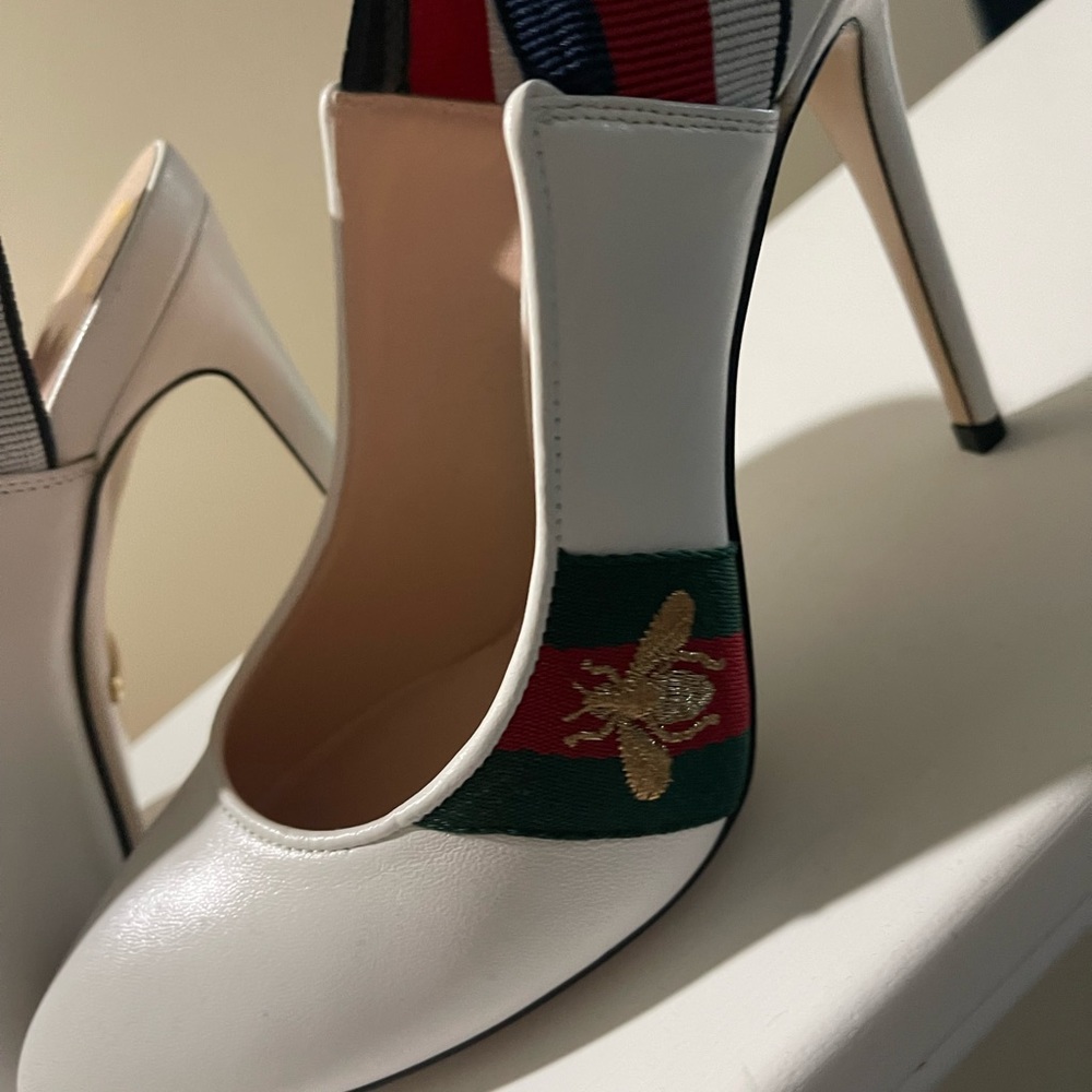 Gucci Heels White with Bee detail - Picture 3 of 6
